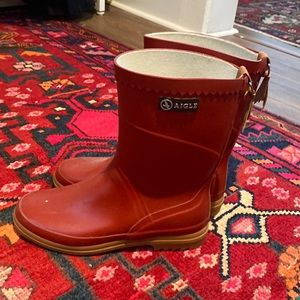 Women’s agile rain boots